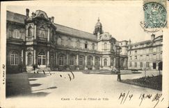 CPA Caen Cour de l'Hotel de ville