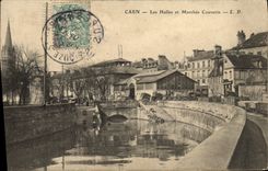 CPA Caen Les halles et marches couverts