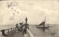 POSTAL Trouville de la VENDIMIA en el barco del embarcadero