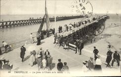 CPA Trouville les jetees a l'heure de la maree Bateau
