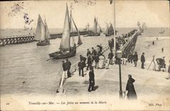 VINTAGE POSTCARD Trouville on sea piers at the time of the tide Boats