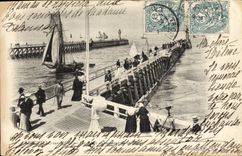 CPA Trouville sur mer Les jetees au moment de la maree Bateau