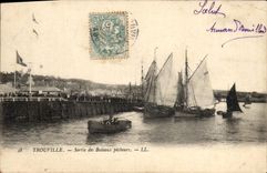 VINTAGE POSTCARD Trouville left the sinning boats Boats