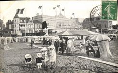 VINTAGE POSTCARD Trouville the beach the casino
