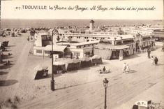 CPA Trouville reine des plages la plage ses bains et ses parasols