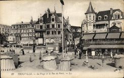 CPA Trouville La plage et la rue de paris