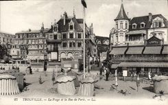 CPA Trouville La plage et la rue de paris