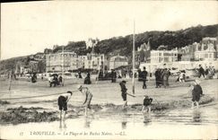 CPA Trouville La plage et les roches noires Enfants