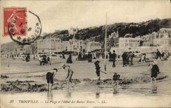 CPA Trouville La plage et l'hotel roches noires enfants