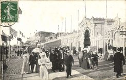 CPA Trouville Les planches devant l'Eden