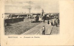 VINTAGE POSTCARD Trouville Walk of the boards