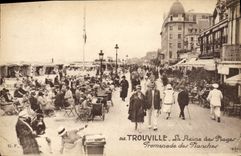 CPA Trouville La reine des plages promenade des planches