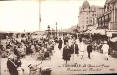 CPA Trouville La reine des plages promenade des planches