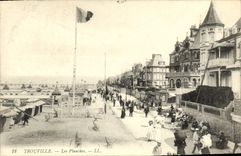 CPA Trouville Les planches