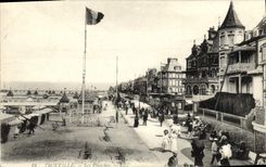 CPA Trouville Les planches