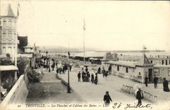 CPA Trouville Les planches et cabines des bains