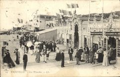 CPA Trouville Les planches