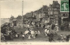 CPA Trouville Les planches
