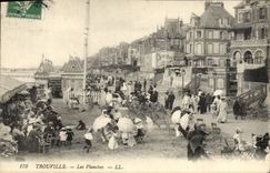 CPA Trouville Les planches