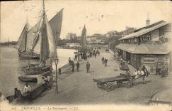 CPA Trouville La poissonnerie Bateau