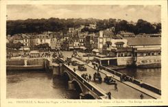CPA Trouville Reine des plages le pont sur la Touques