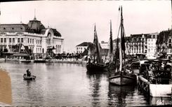CPM Trouville La reine des plages le port et le casino Bateaux 