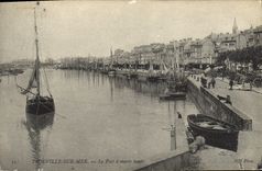 VINTAGE POSTCARD Trouville the port has high tide Boats