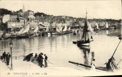 CPA Trouville Le port Bateaux