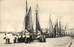 VINTAGE POSTCARD Trouville the quays Boats