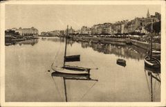 VINTAGE POSTCARD Trouville the queen of the beaches Drums and quays