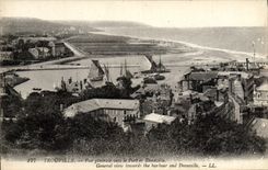 CPA Trouville vue generale vers le port et Deauville
