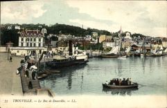 CPA Trouville Le bac de Deauville Bateaux 