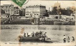 CPA Trouville Deauville Le bac Bateaux
