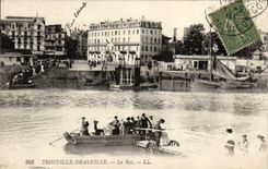 CPA Trouville Deauville Le bac Bateaux
