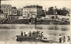 CPA Trouville Deauville Le bac Bateaux
