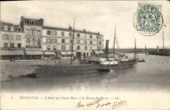 CPA Honfleur L'Hotel du Cheval Blanc et le Bateau du Havre