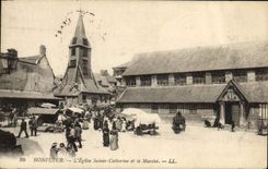 CPA Honfleur L'Eglise Sainte Catherine et le Marche