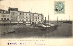 CPA Honfleur L'Hotel du Cheval Blanc et le Bateau du Havre 