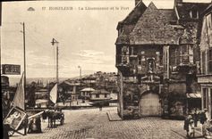 CPA Honfleur La Lieutenance et le Port Confiserie