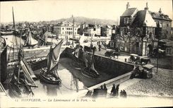CPA Honfleur La Lieutenance et le Port Bateaux