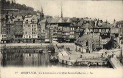 CPA Honfleur La Lieutenance et le quai Sainte Catherine 