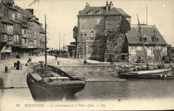 CPA Honfleur La Lieutenance et le Vieux Quai Bateaux