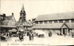 CPA Honfleur L'Eglise Saint Catherine et le Marche