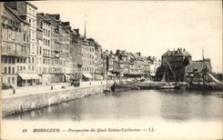 VINTAGE POSTCARD Honfleur Prespective of the Quay Sainte Catherine Bateaux