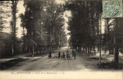 CPA Honfleur Cours de la Republique Enfants