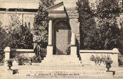 VINTAGE POSTCARD Houlgate the War memorial Militaria