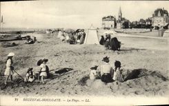 VINTAGE POSTCARD Beuzeval Houlgate the Beach Children