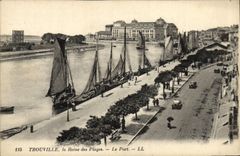 VINTAGE POSTCARD Trouville the Queen Of the Beaches Boats