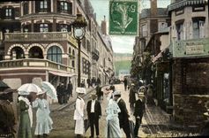 CPA Trouville La rue de Paris 