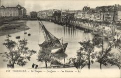 CPA Trouville La Touques Les Quais Vue Generale Baetaux